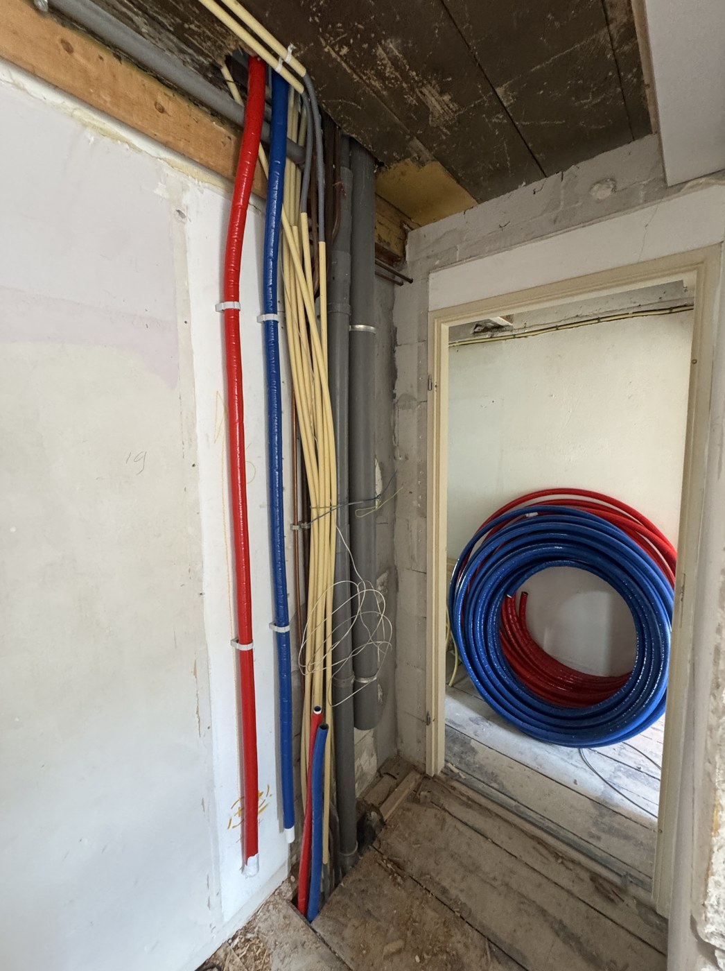 Leidingwerk voor een Daikin warmtepomp, aangelegd door WTV